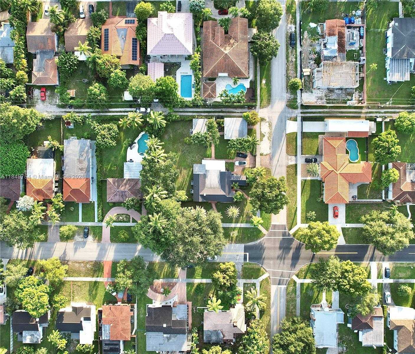 Small Image of 500 SOUTH DR, Miami Springs Number 35