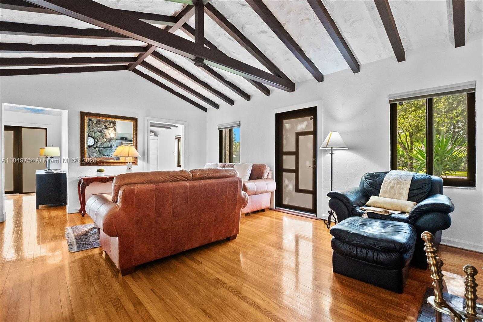 Small Image of 500 SOUTH DR, Miami Springs Number 4