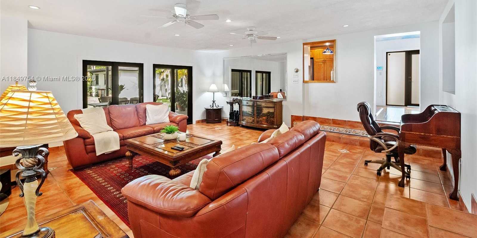 Small Image of 500 SOUTH DR, Miami Springs Number 6