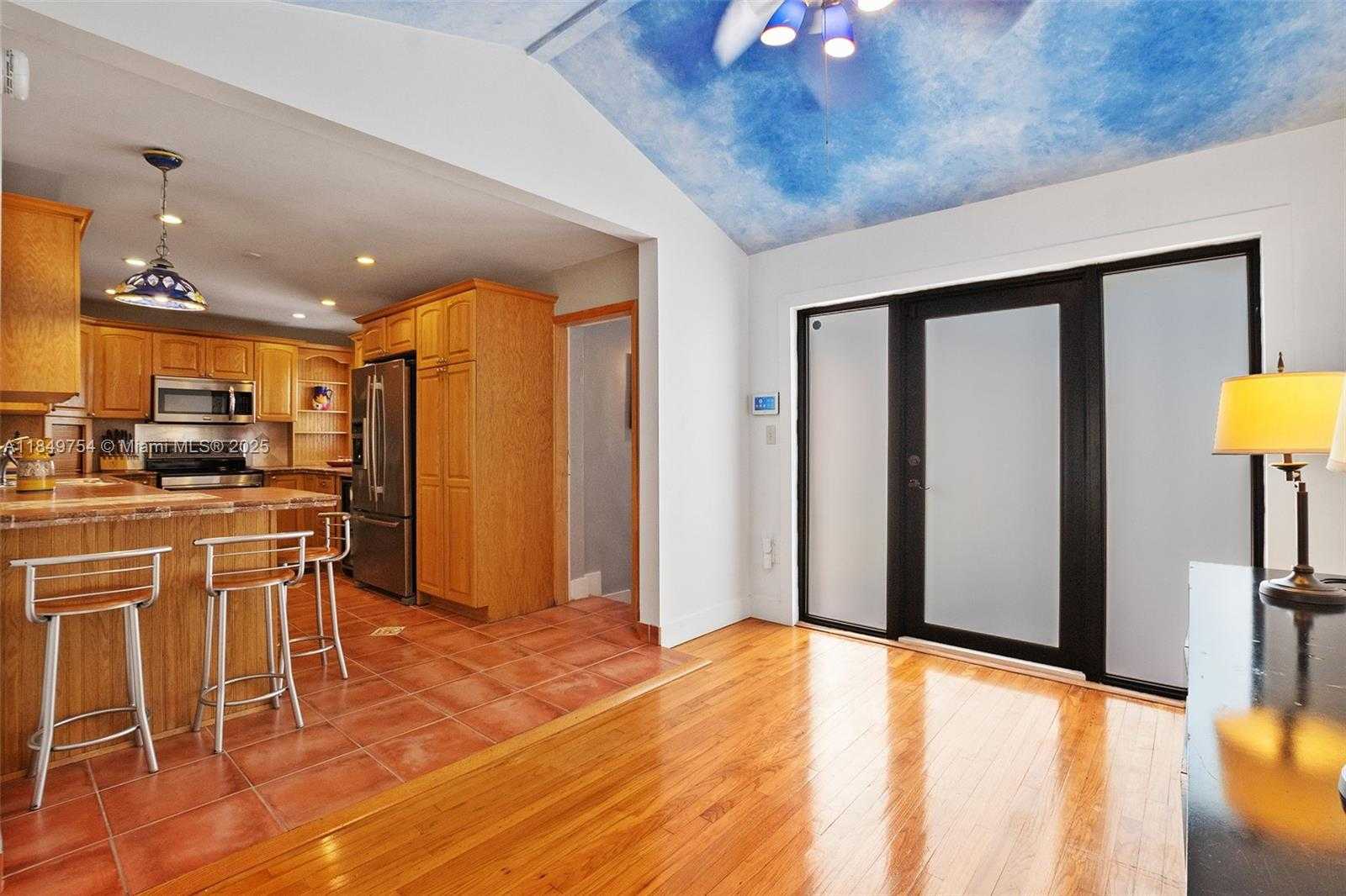 Small Image of 500 SOUTH DR, Miami Springs Number 8