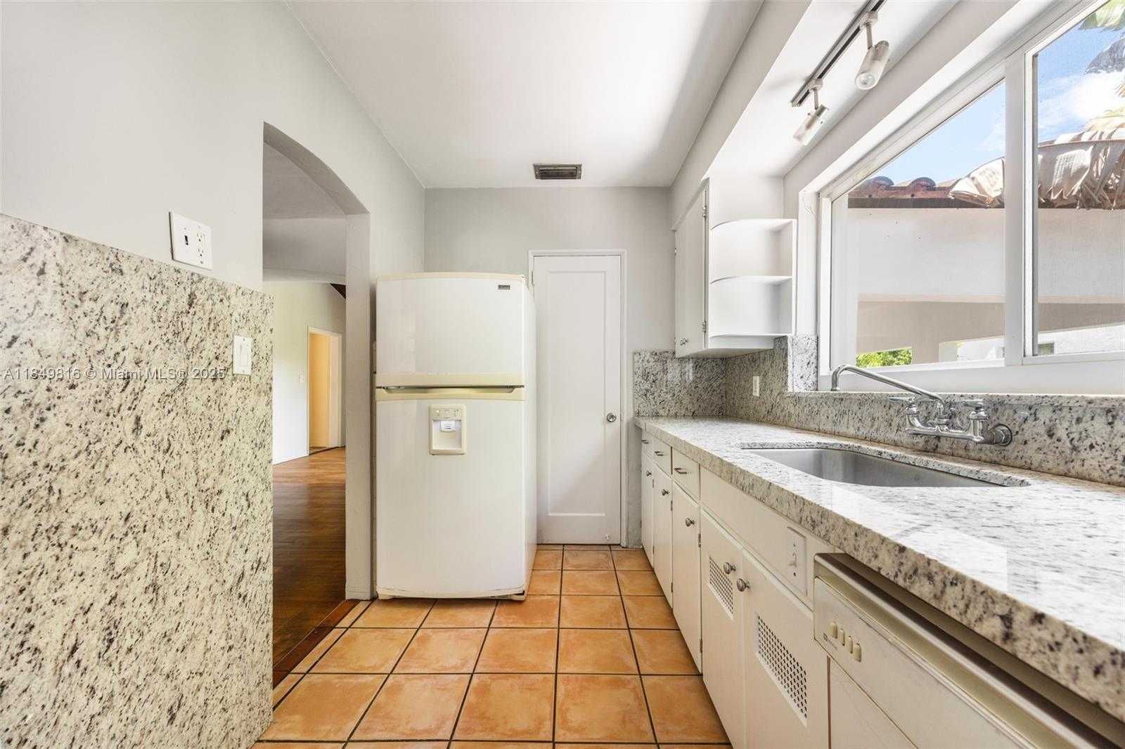 Small Image of 451 SOUTH WEST 25TH RD, Miami Number 11