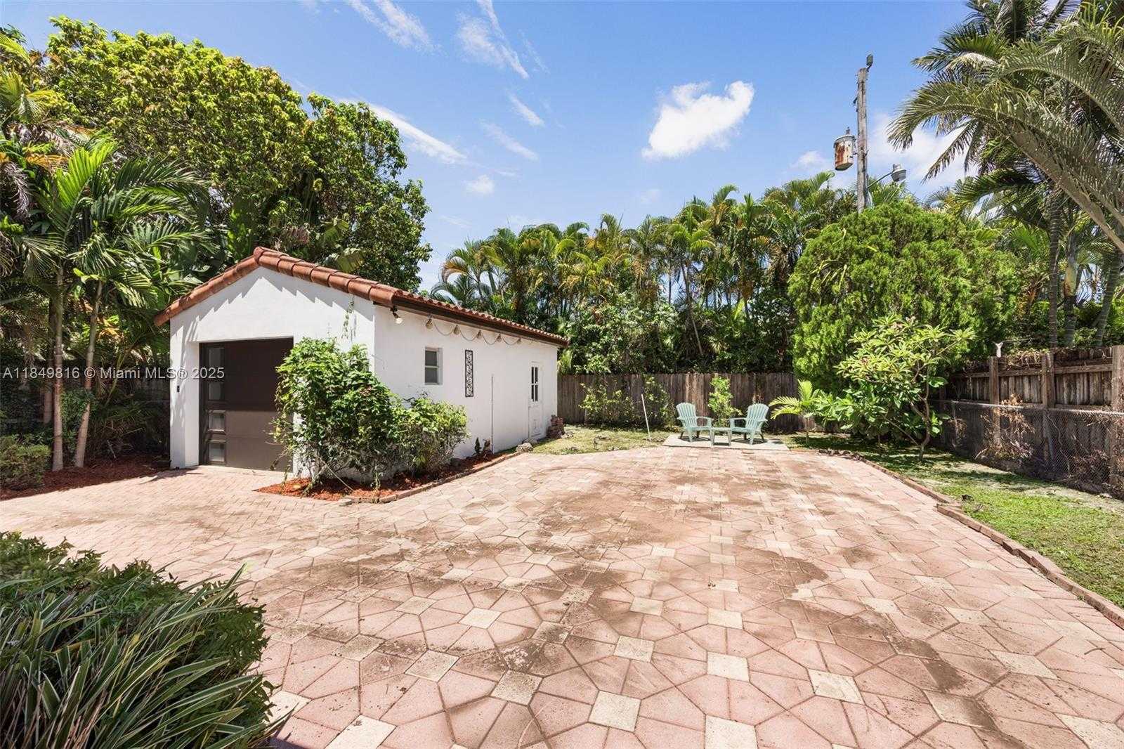 Small Image of 451 SOUTH WEST 25TH RD, Miami Number 20