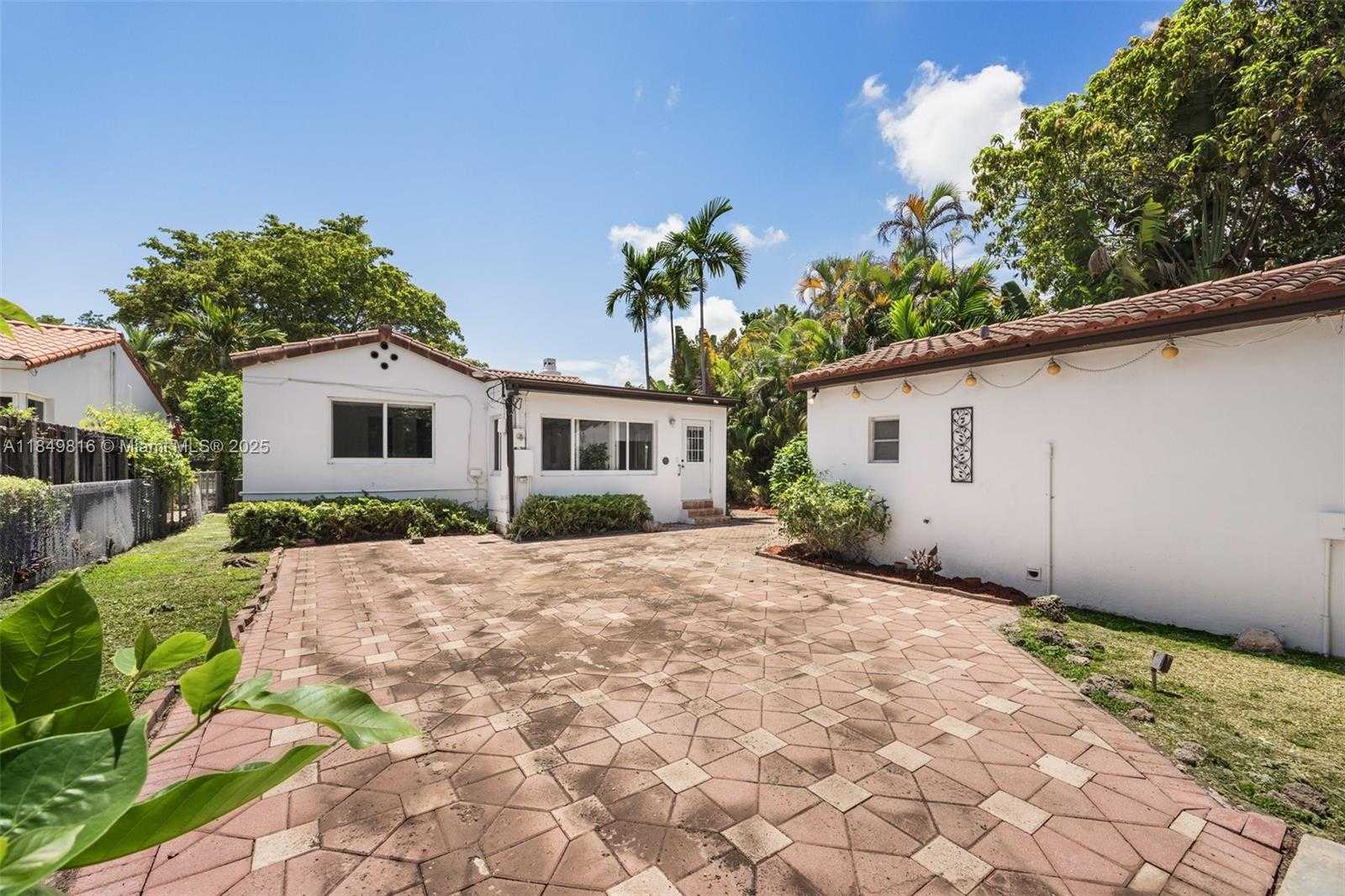 Small Image of 451 SOUTH WEST 25TH RD, Miami Number 21