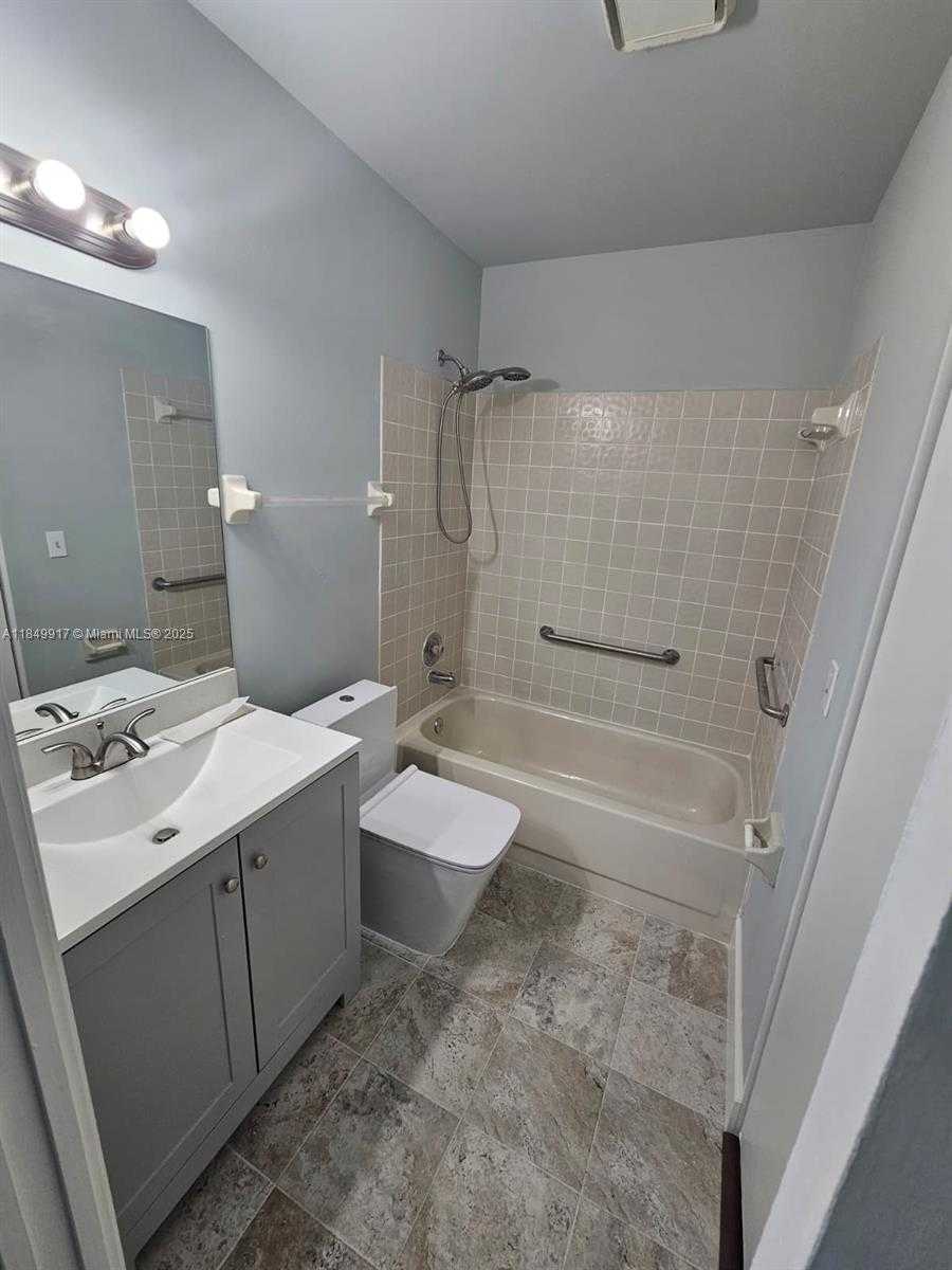 Small Image of 49 EAST TARA LAKES DR E, Boynton Beach Number 14