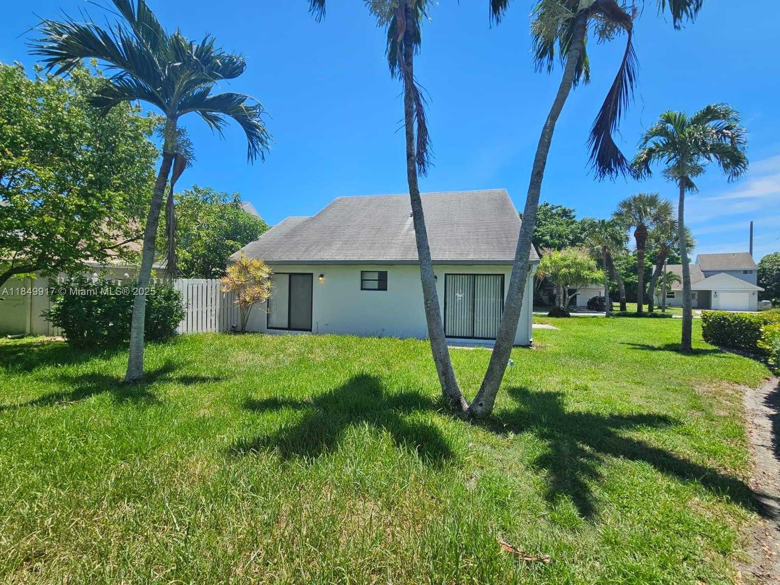 Small Image of 49 EAST TARA LAKES DR E, Boynton Beach Number 22
