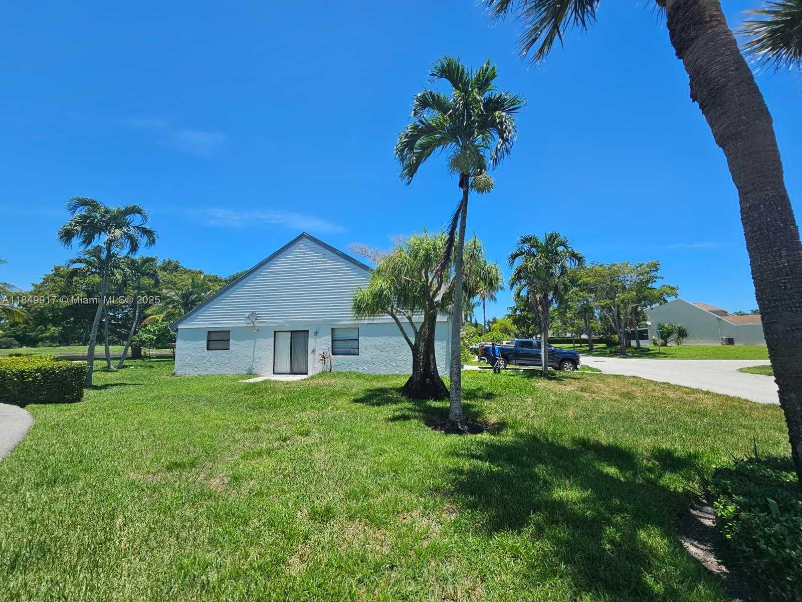 Small Image of 49 EAST TARA LAKES DR E, Boynton Beach Number 23