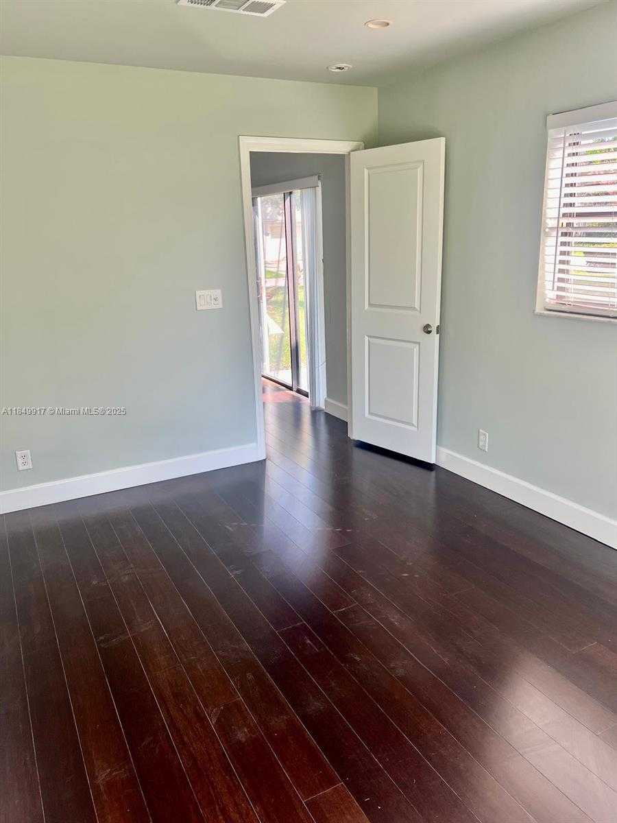 Small Image of 49 EAST TARA LAKES DR E, Boynton Beach Number 9