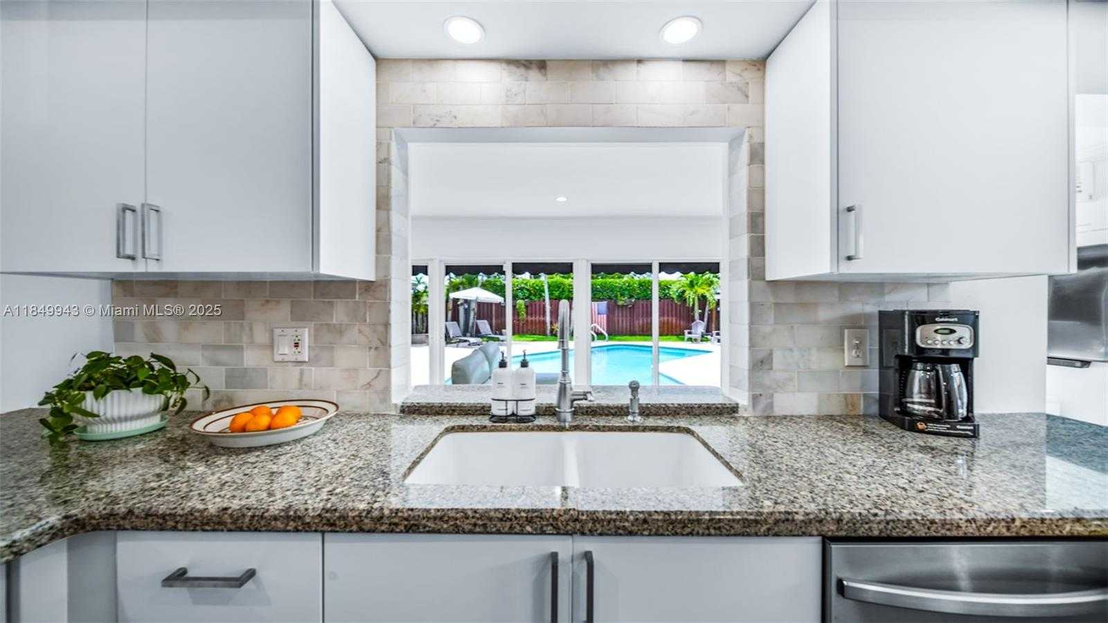 Small Image of 5212 TAFT ST, Hollywood Number 11