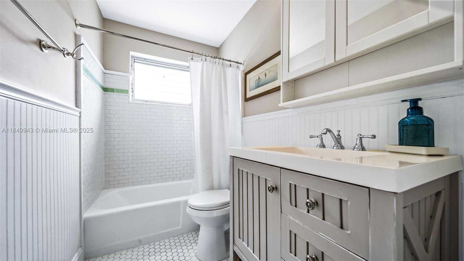 Small Image of 5212 TAFT ST, Hollywood Number 19