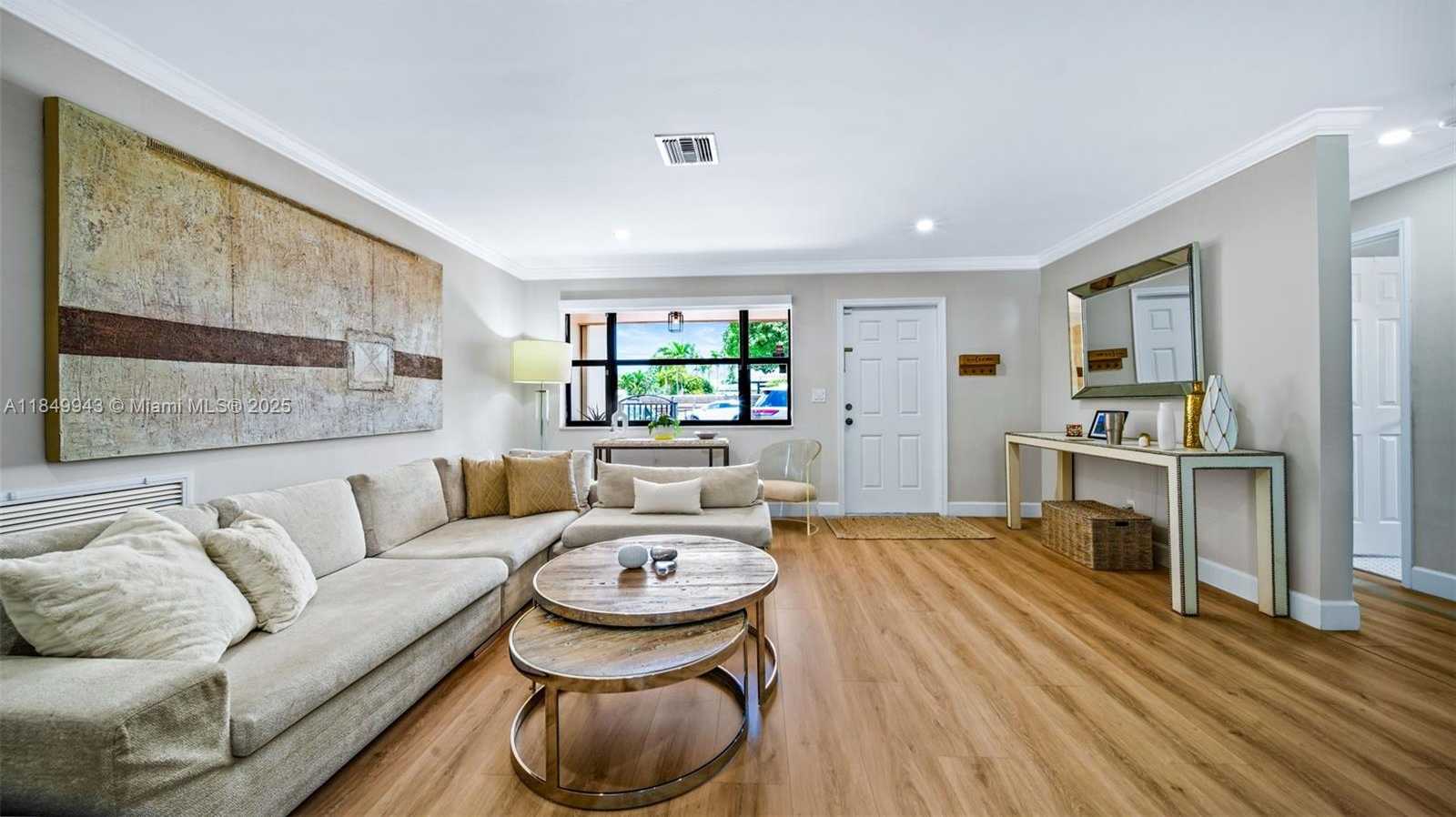 Small Image of 5212 TAFT ST, Hollywood Number 2