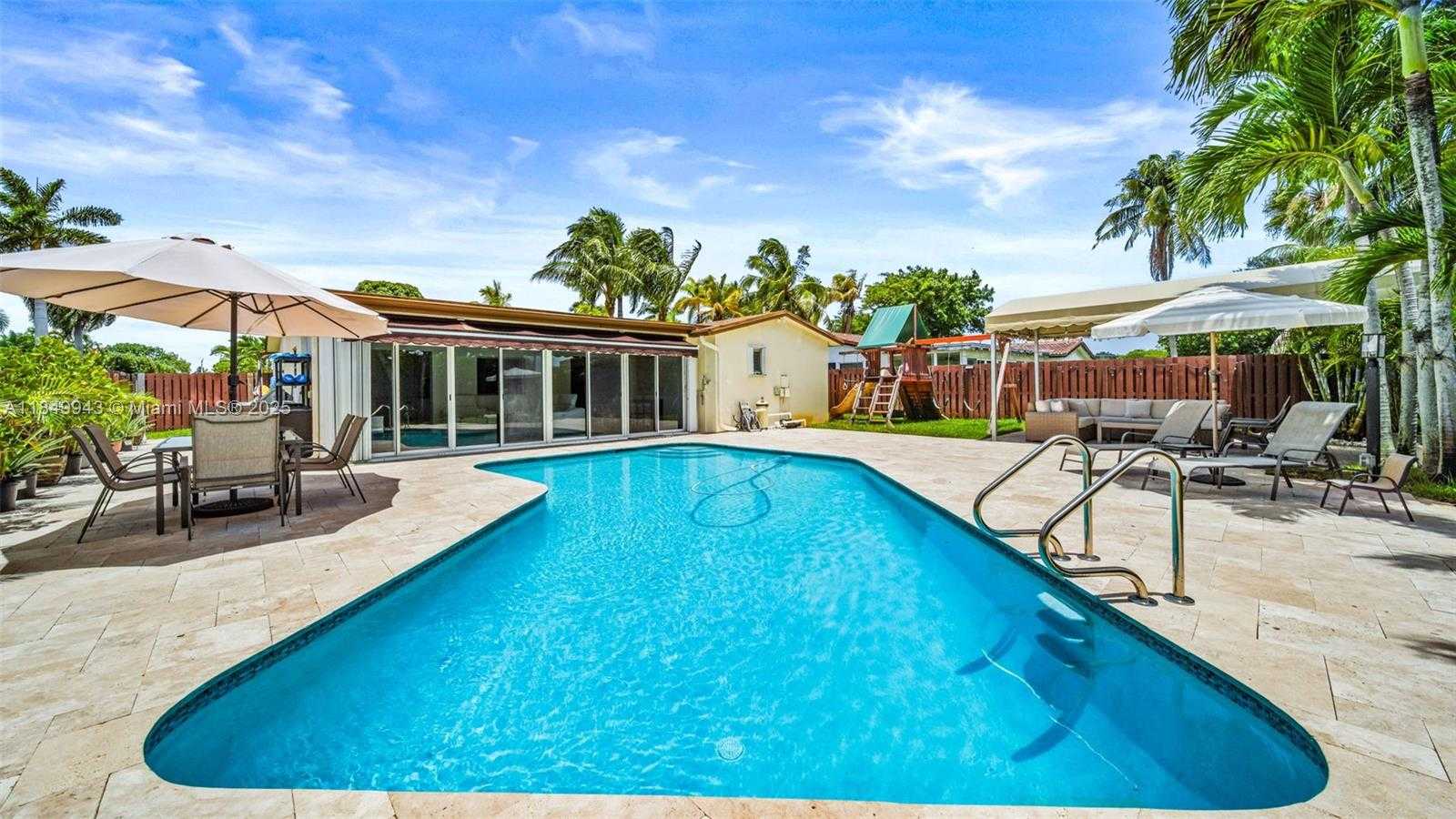 Small Image of 5212 TAFT ST, Hollywood Number 26