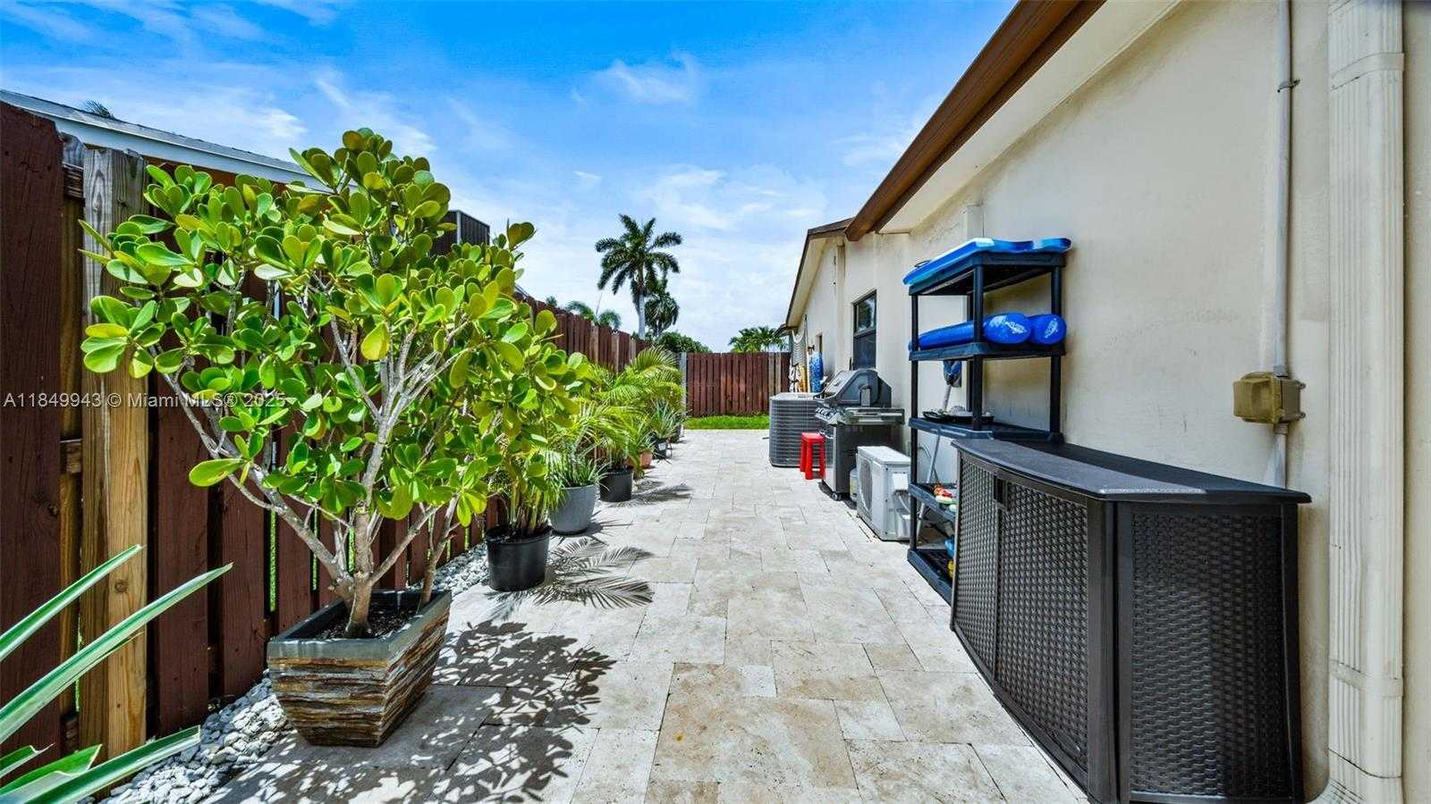 Small Image of 5212 TAFT ST, Hollywood Number 35
