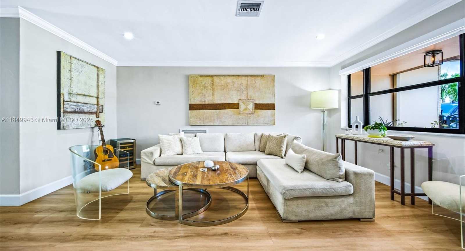 Small Image of 5212 TAFT ST, Hollywood Number 4