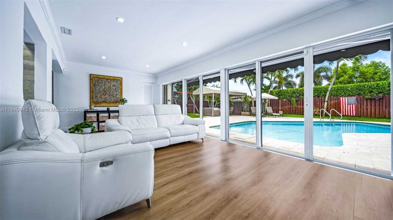 Small Image of 5212 TAFT ST, Hollywood Number 7