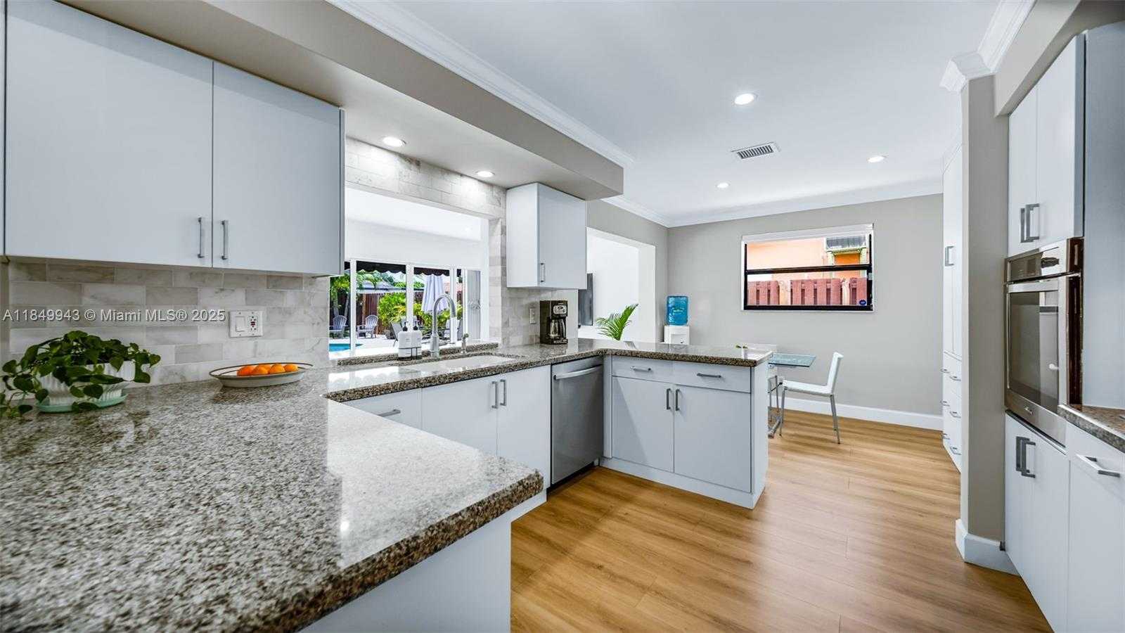 Small Image of 5212 TAFT ST, Hollywood Number 9