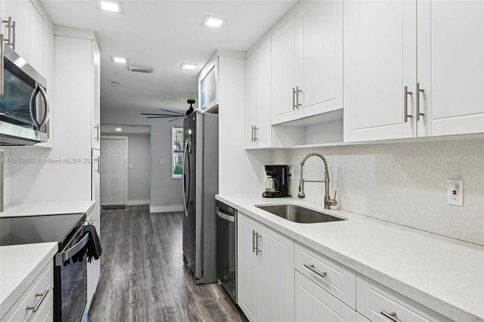 Small Image of 2897 NORTH EAST 12TH AVE, Pompano Beach Number 2