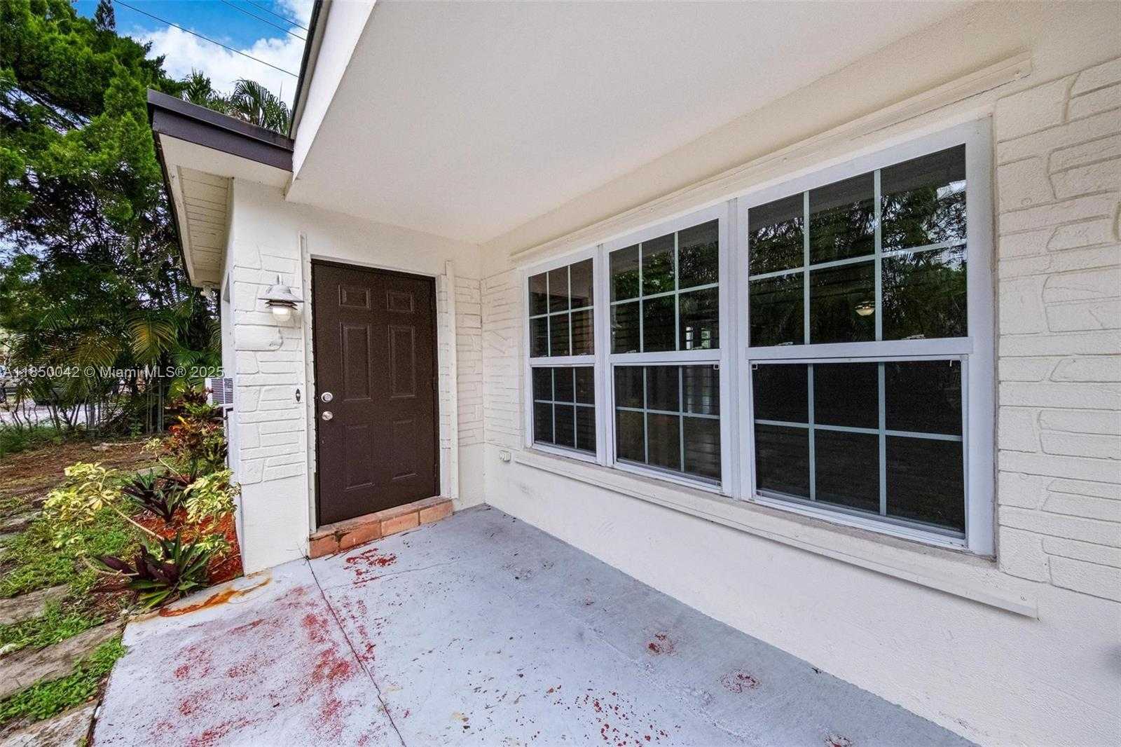 Small Image of 2708 SOUTH WEST 46TH CT, Fort Lauderdale Number 2