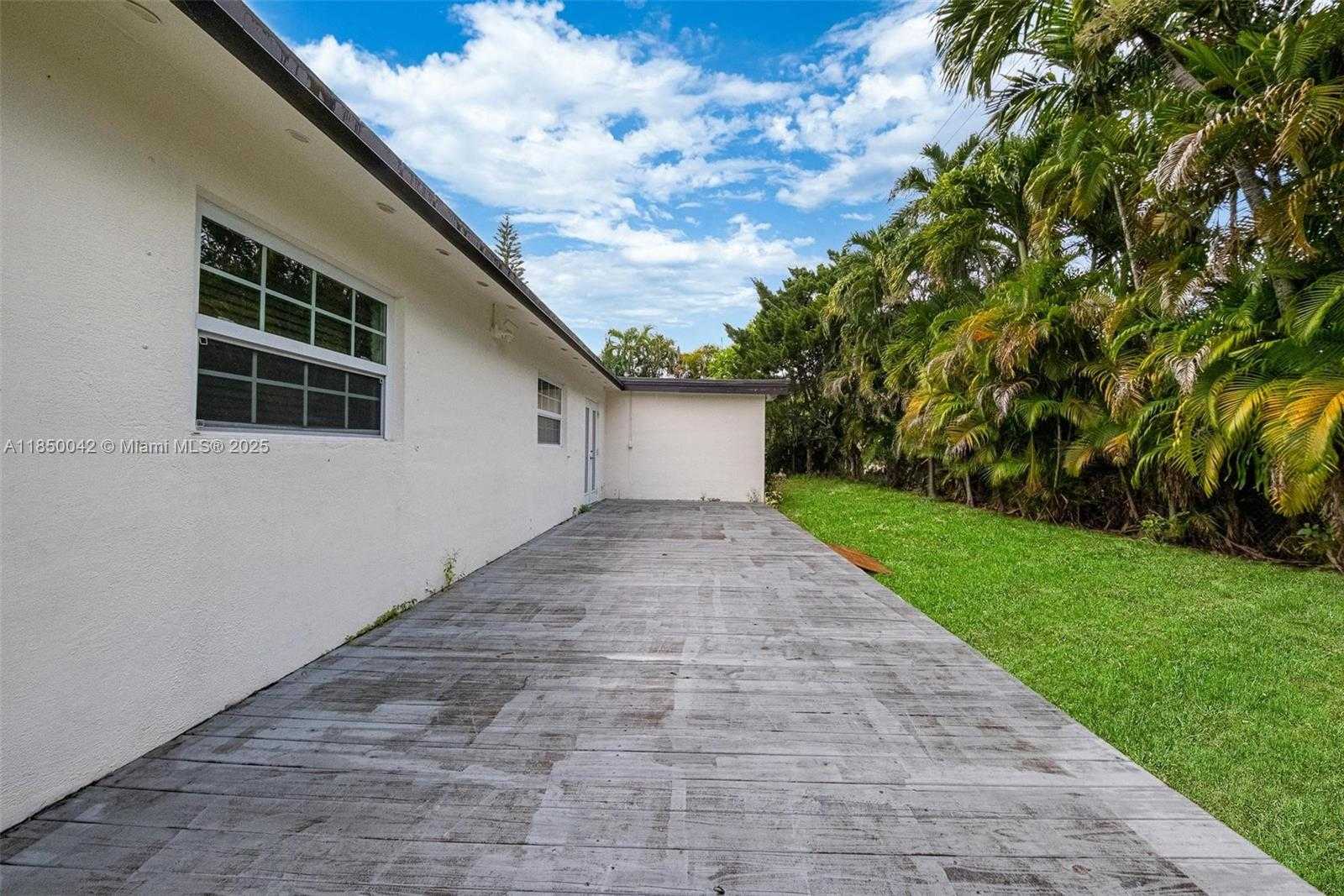 Small Image of 2708 SOUTH WEST 46TH CT, Fort Lauderdale Number 24