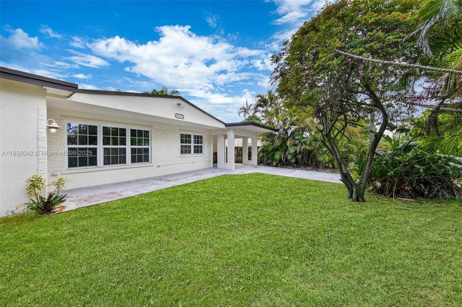 Small Image of 2708 SOUTH WEST 46TH CT, Fort Lauderdale Number 32