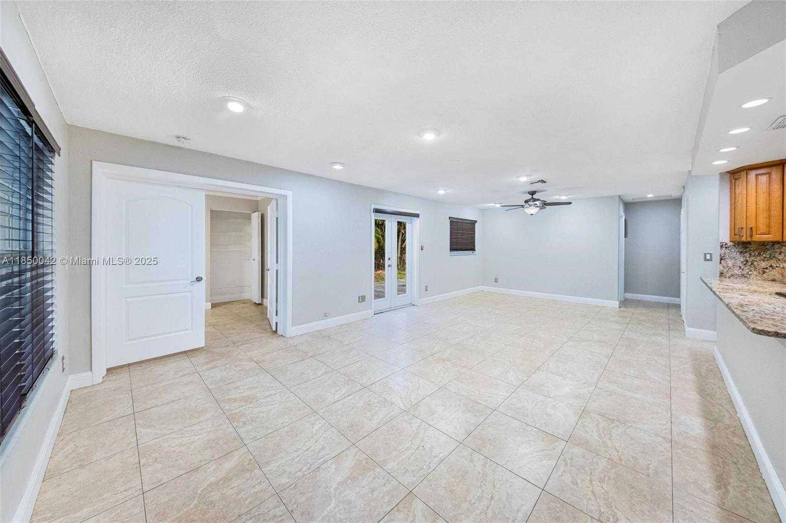 Small Image of 2708 SOUTH WEST 46TH CT, Fort Lauderdale Number 4