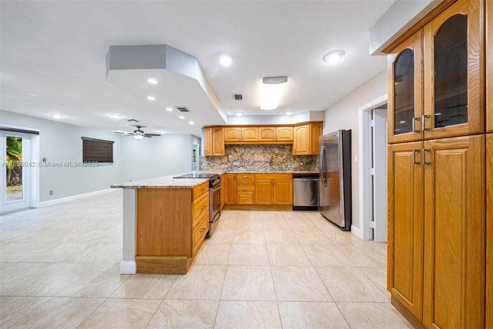 Small Image of 2708 SOUTH WEST 46TH CT, Fort Lauderdale Number 8