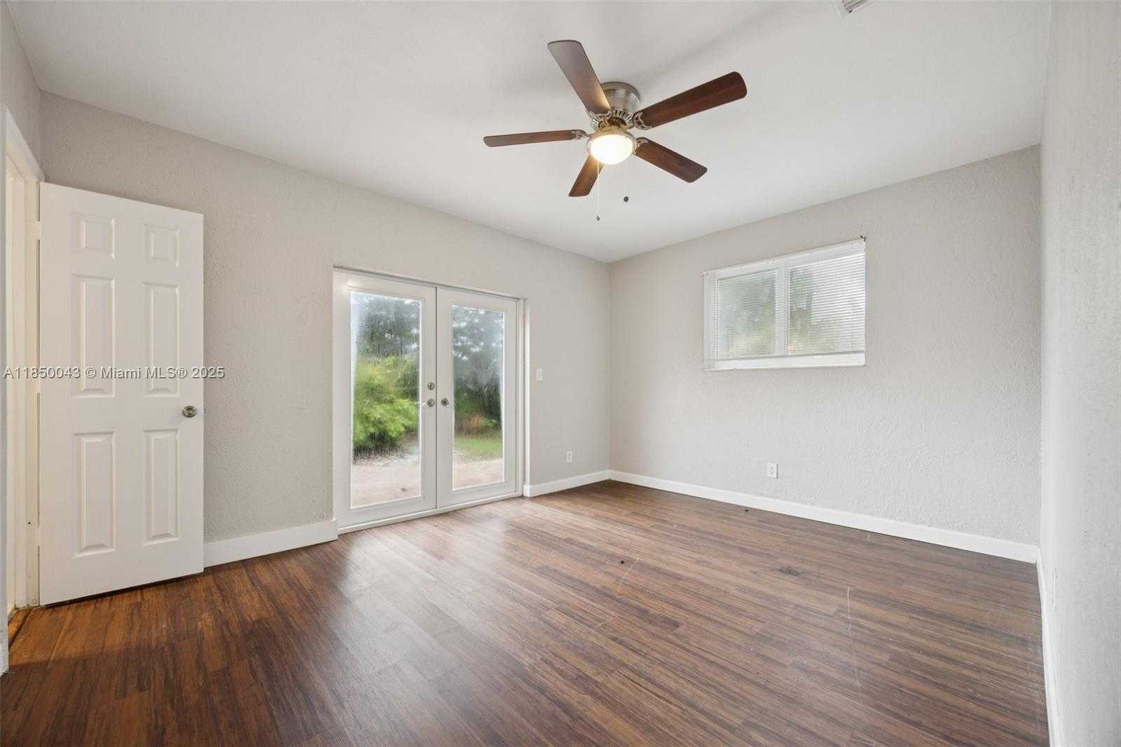 Small Image of 7331 CLEVELAND ST, Hollywood Number 10