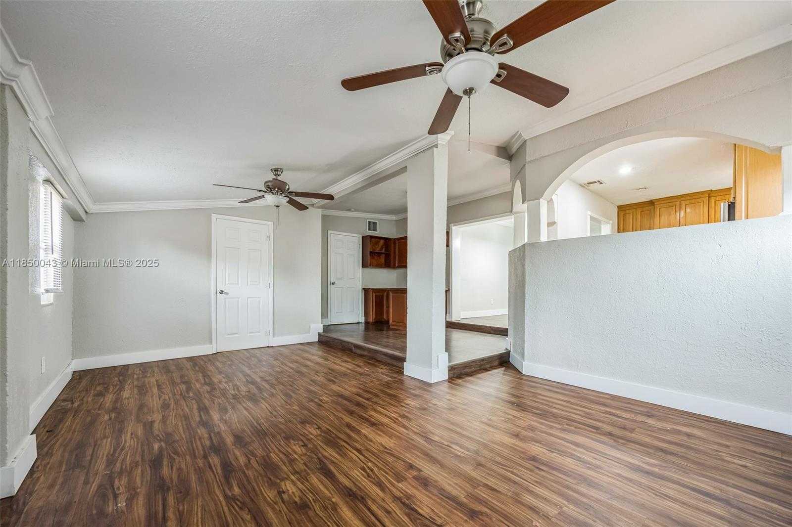 Small Image of 7331 CLEVELAND ST, Hollywood Number 5