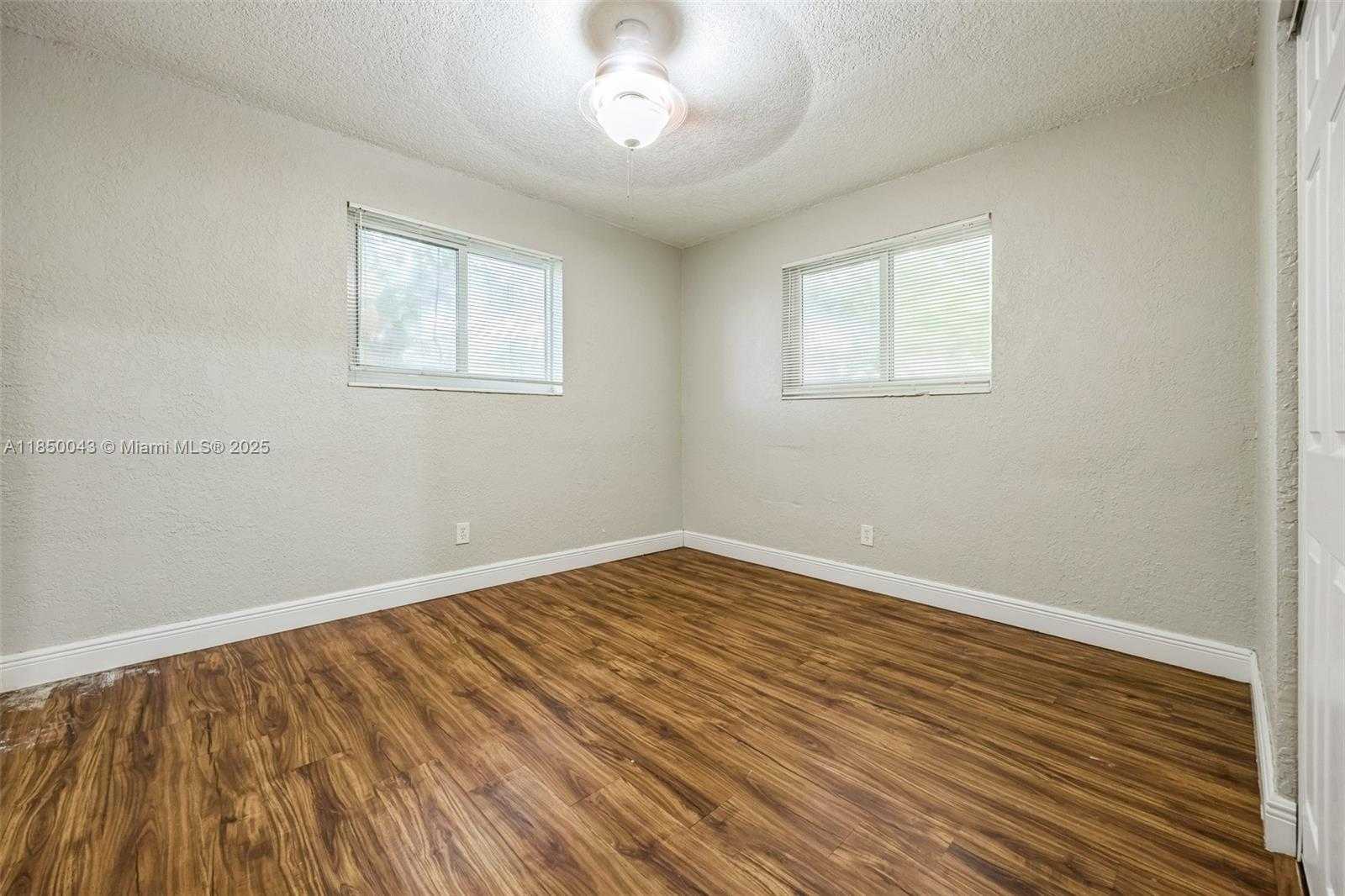 Small Image of 7331 CLEVELAND ST, Hollywood Number 7
