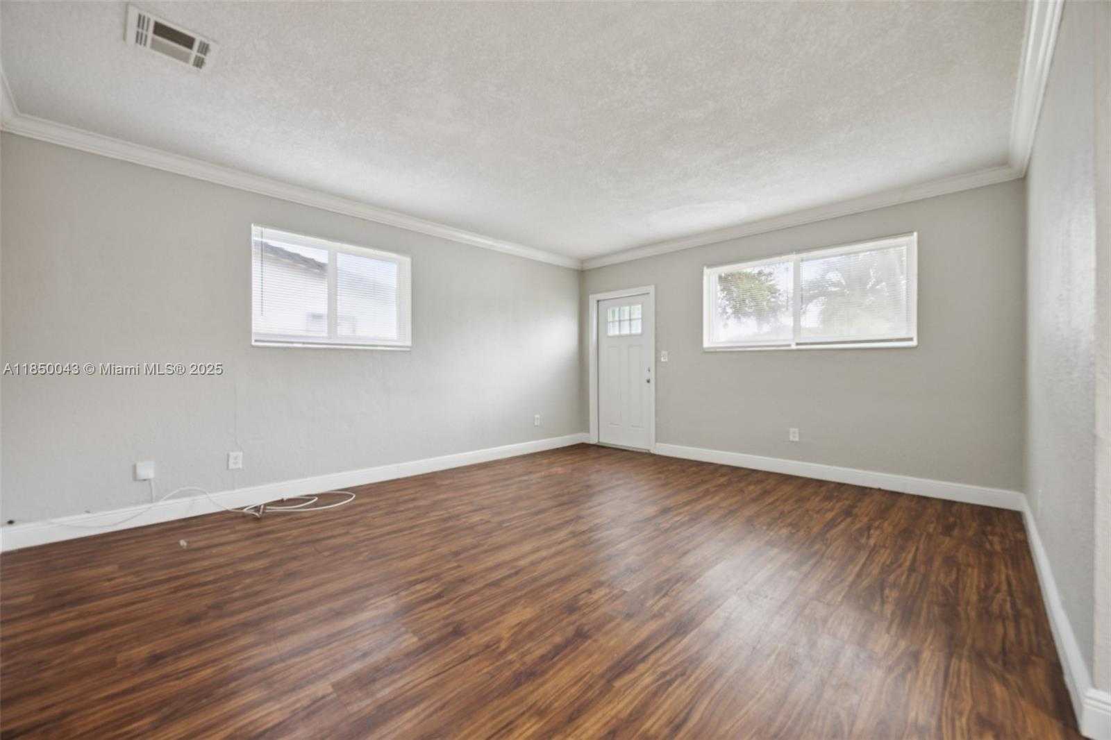 Small Image of 7331 CLEVELAND ST, Hollywood Number 8