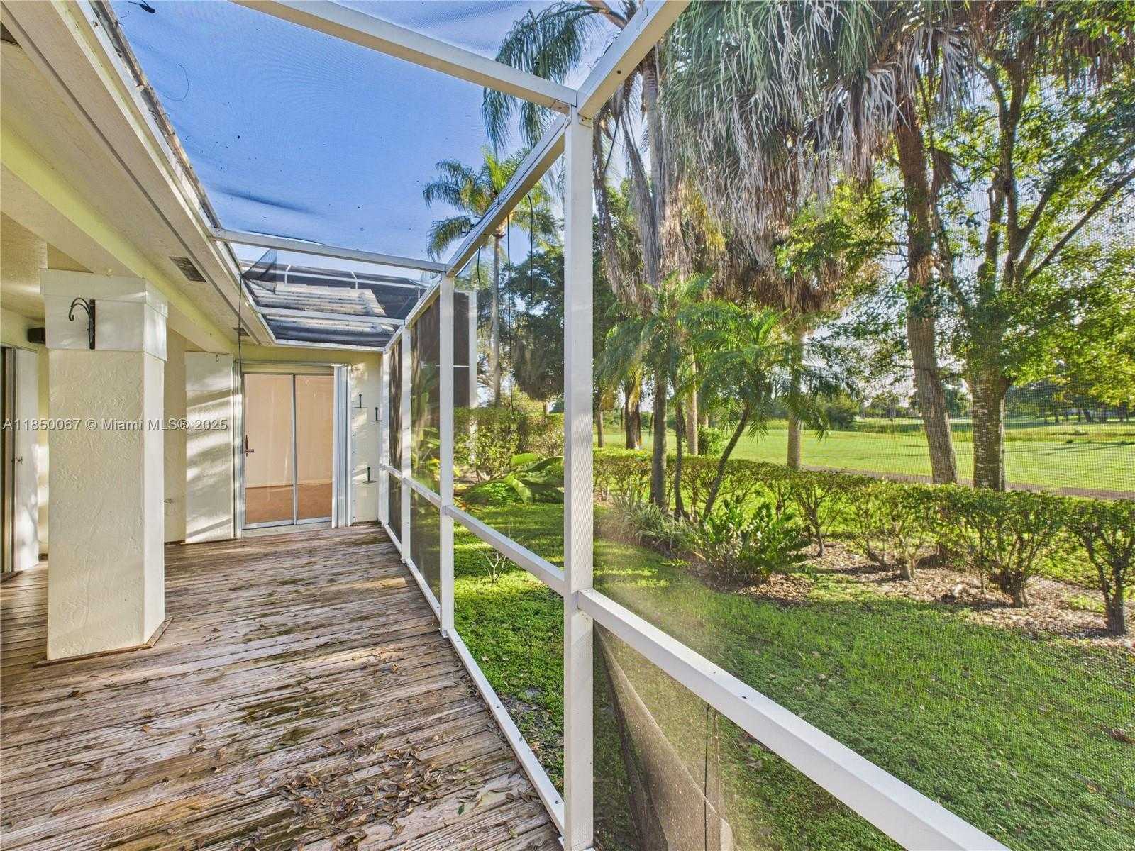 Small Image of 1251 EAST WILSHIRE CIR E, Pembroke Pines Number 11
