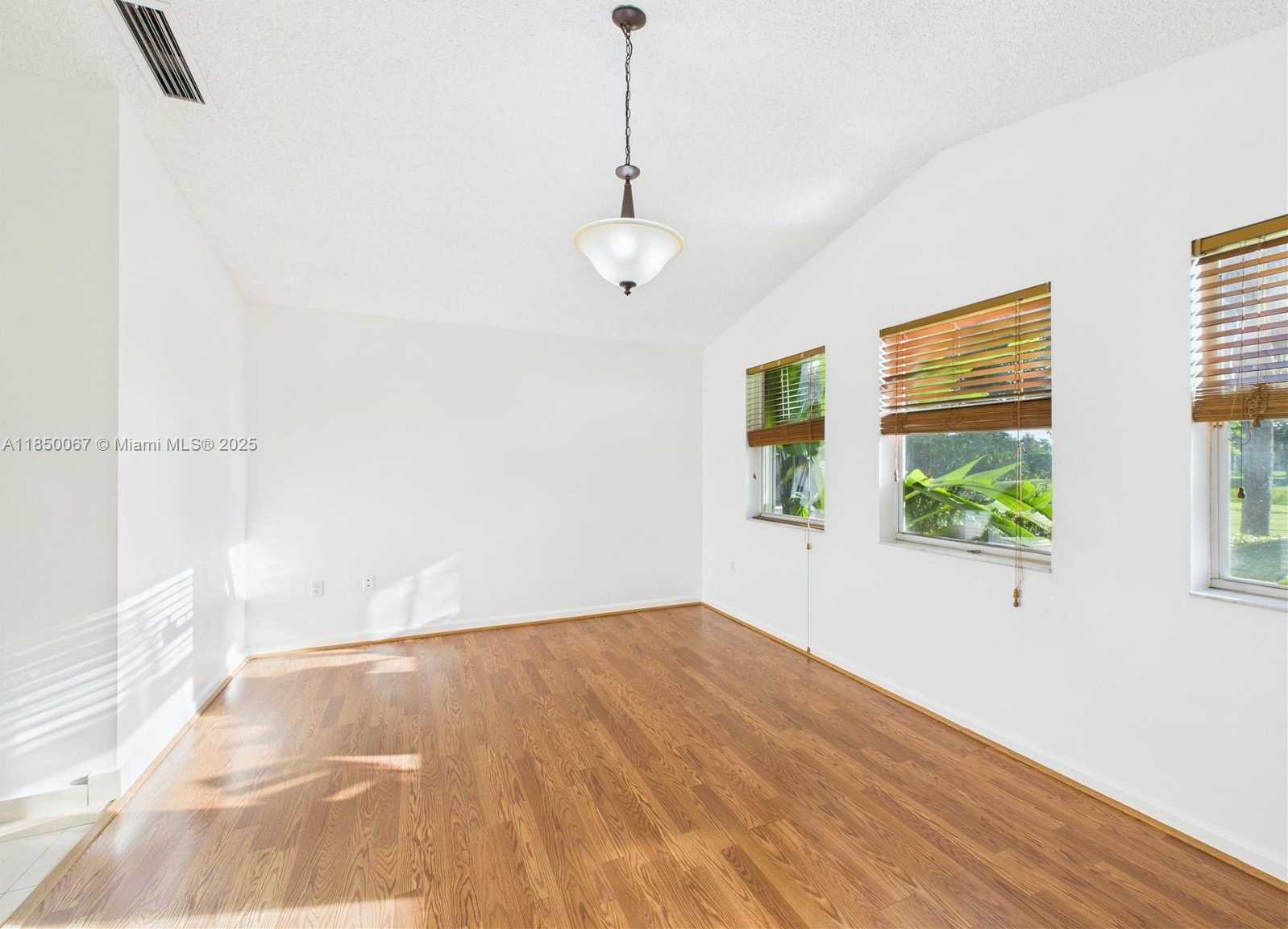 Small Image of 1251 EAST WILSHIRE CIR E, Pembroke Pines Number 14