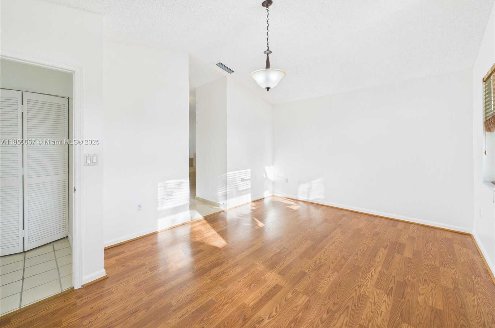 Small Image of 1251 EAST WILSHIRE CIR E, Pembroke Pines Number 15