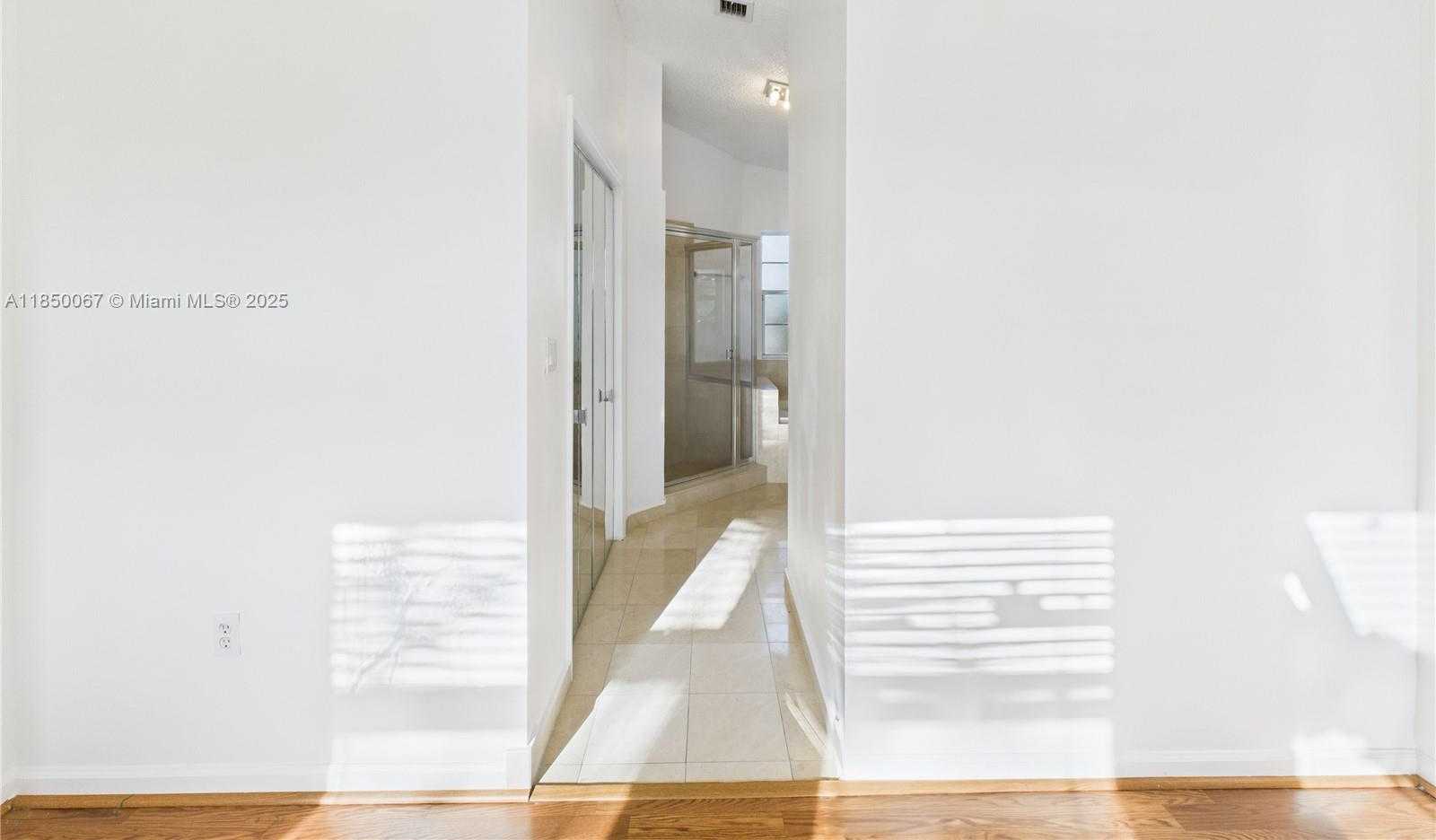 Small Image of 1251 EAST WILSHIRE CIR E, Pembroke Pines Number 17