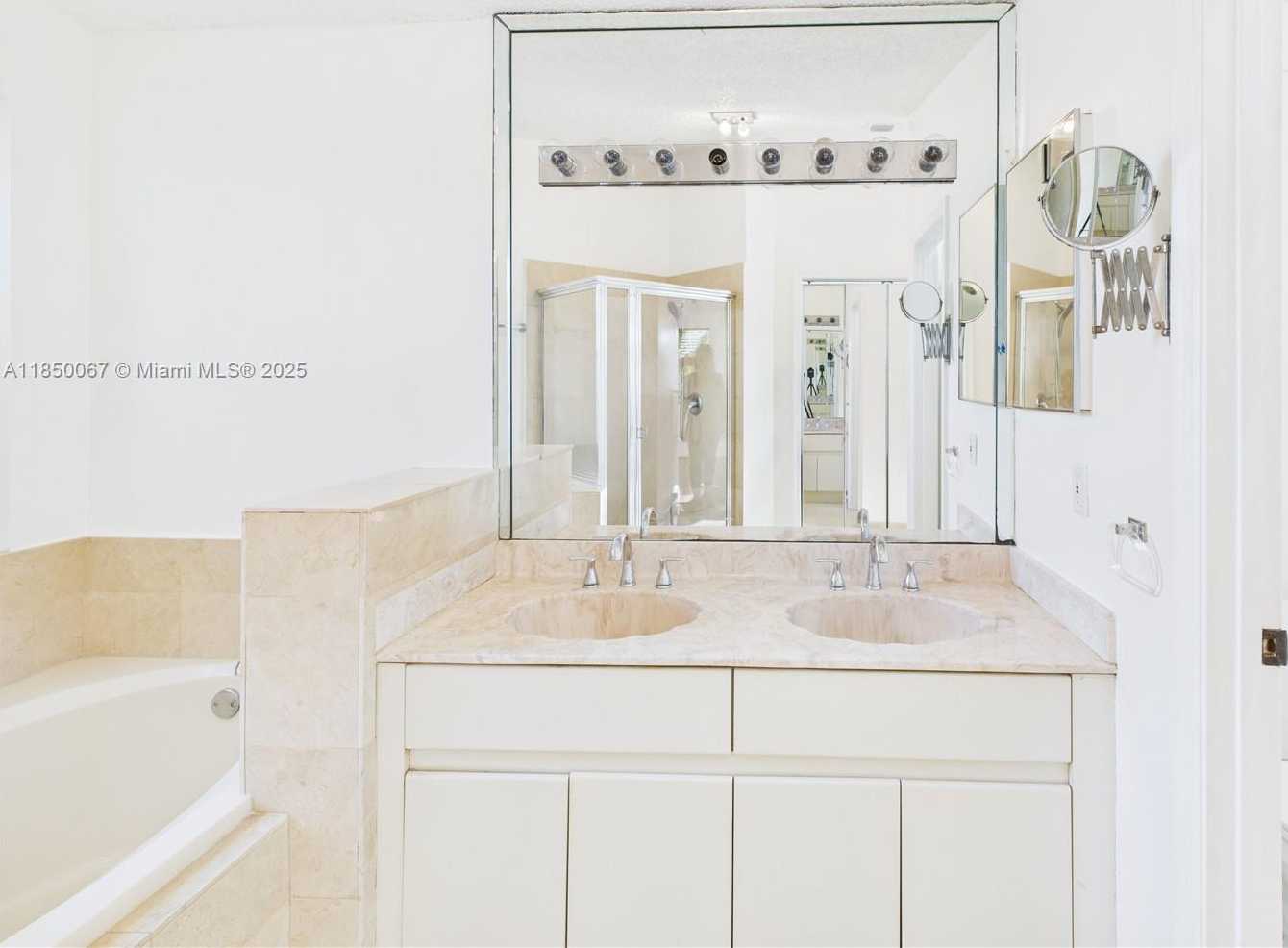 Small Image of 1251 EAST WILSHIRE CIR E, Pembroke Pines Number 19