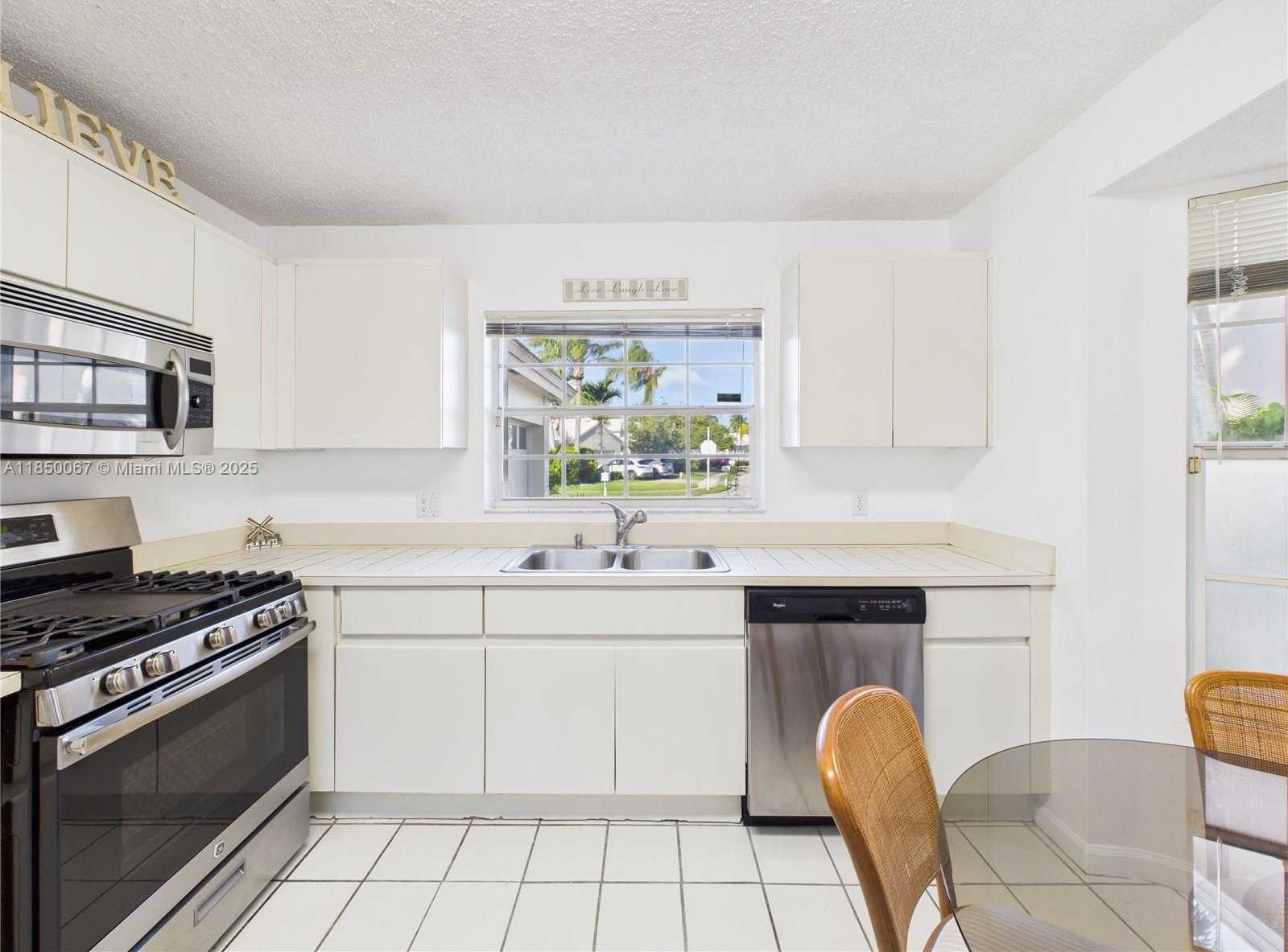 Small Image of 1251 EAST WILSHIRE CIR E, Pembroke Pines Number 30