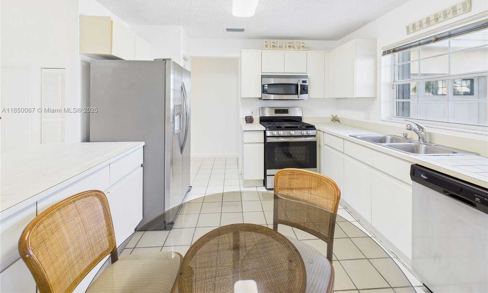 Small Image of 1251 EAST WILSHIRE CIR E, Pembroke Pines Number 31