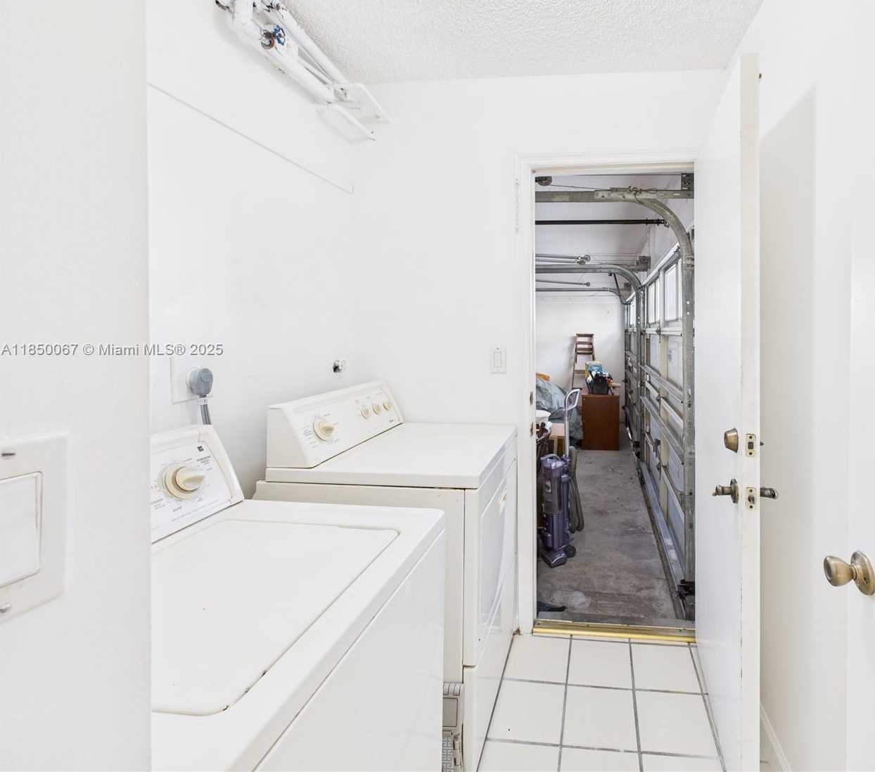 Small Image of 1251 EAST WILSHIRE CIR E, Pembroke Pines Number 32