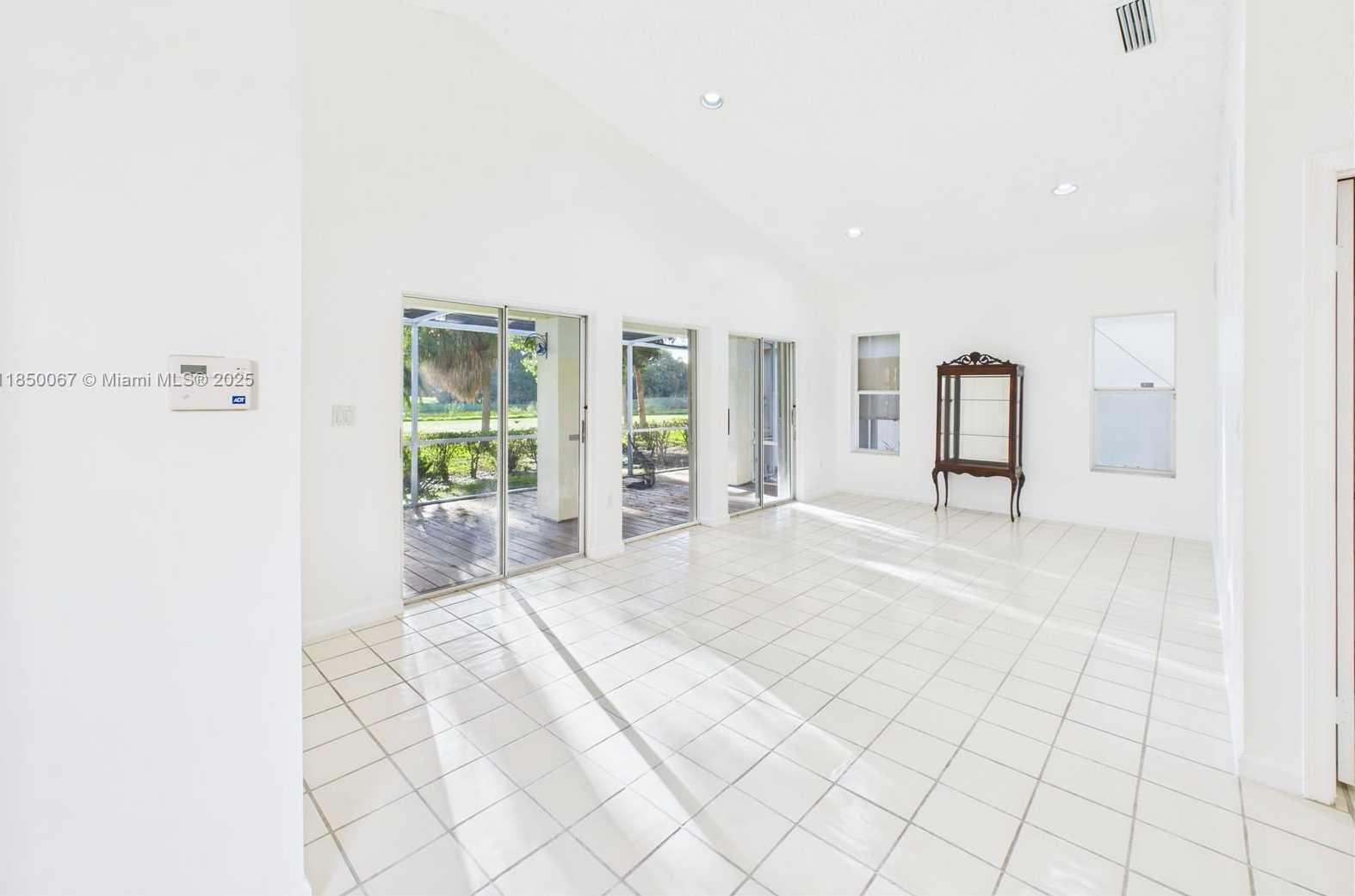 Small Image of 1251 EAST WILSHIRE CIR E, Pembroke Pines Number 7