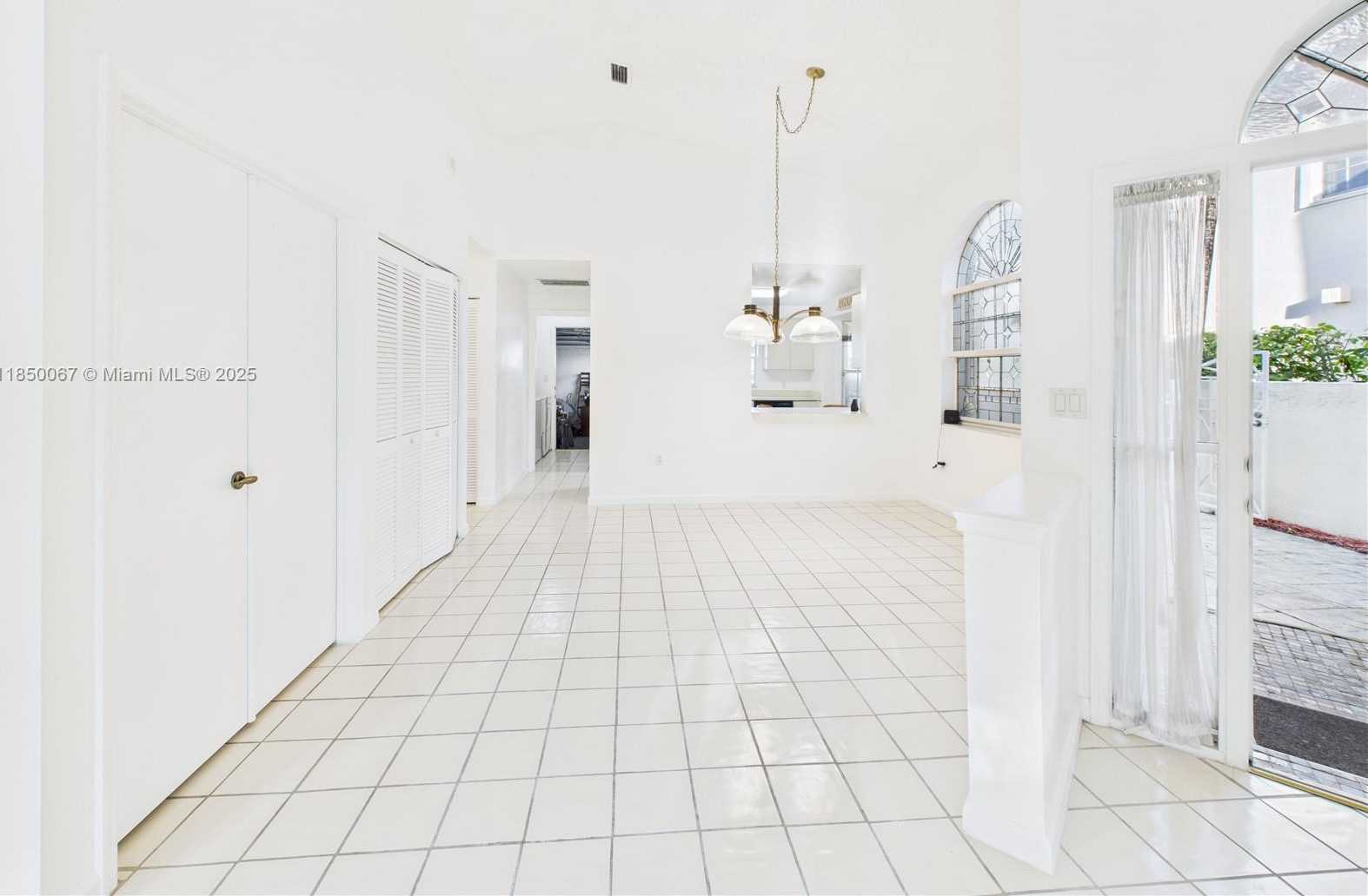 Small Image of 1251 EAST WILSHIRE CIR E, Pembroke Pines Number 8