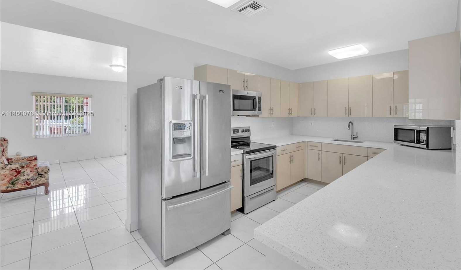 Small Image of 330 WEST 48TH ST, Hialeah Number 17