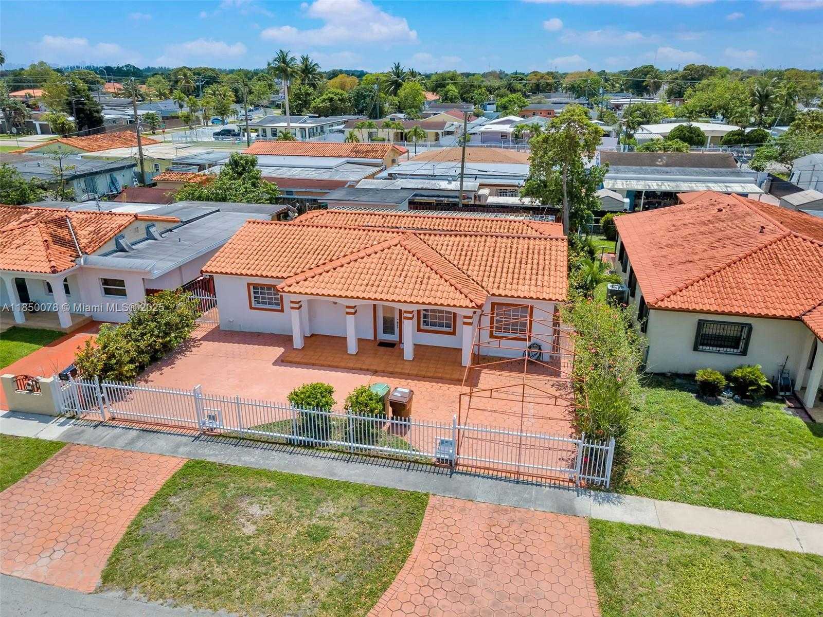 Small Image of 330 WEST 48TH ST, Hialeah Number 2