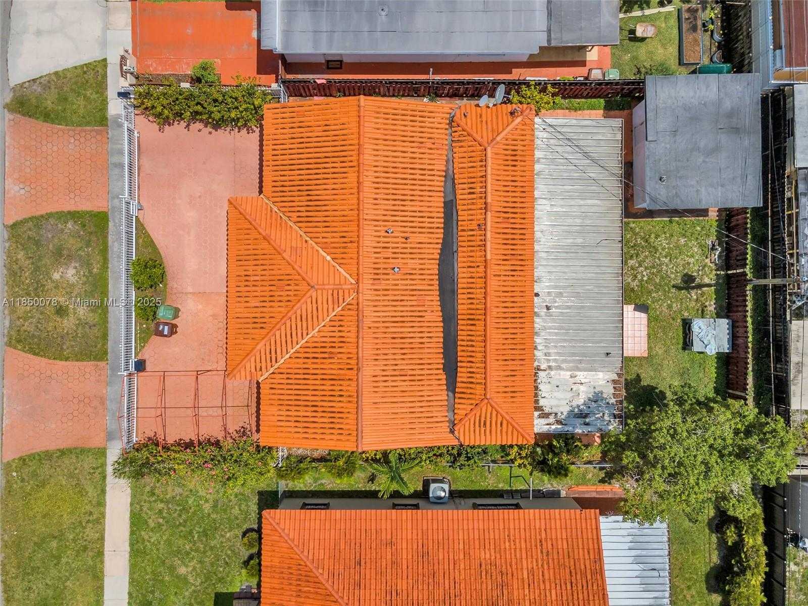 Small Image of 330 WEST 48TH ST, Hialeah Number 3