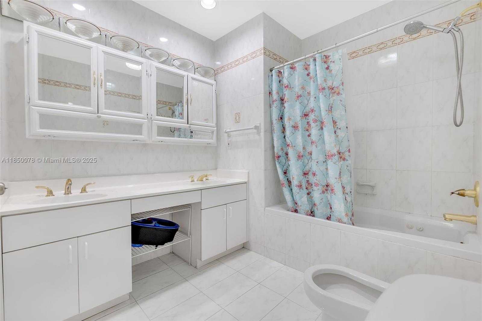 Small Image of 330 WEST 48TH ST, Hialeah Number 34