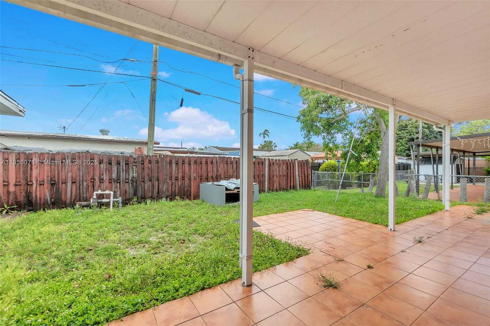 Small Image of 330 WEST 48TH ST, Hialeah Number 38