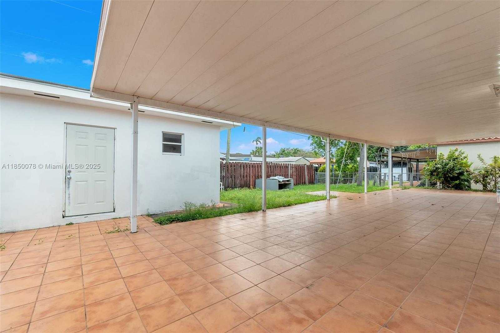 Small Image of 330 WEST 48TH ST, Hialeah Number 39
