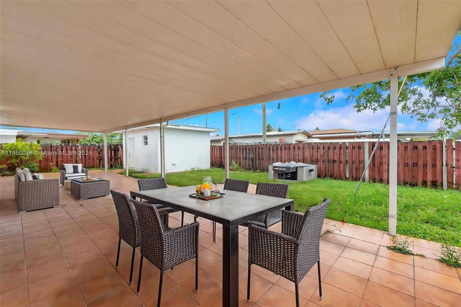 Small Image of 330 WEST 48TH ST, Hialeah Number 42