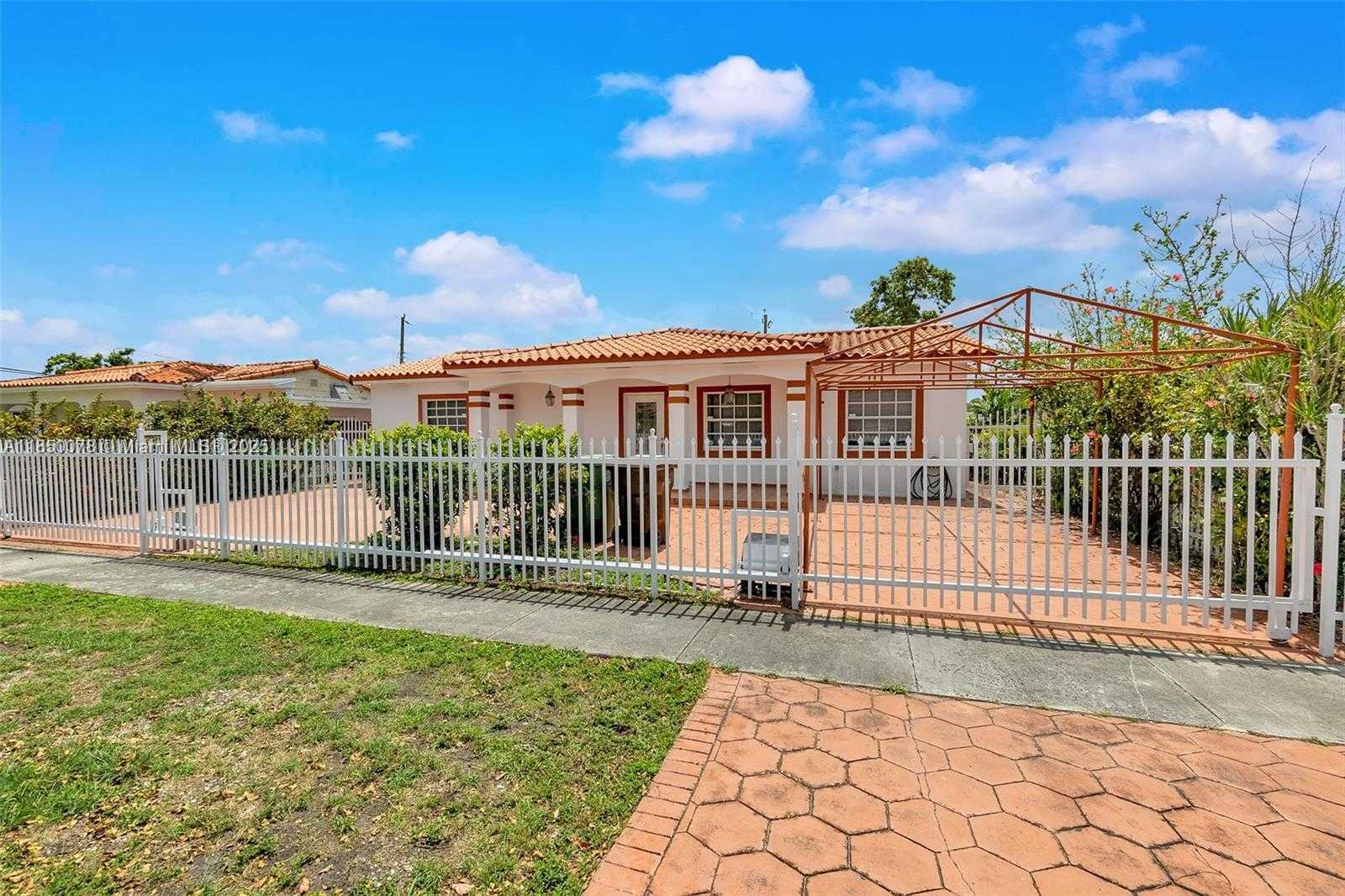 Small Image of 330 WEST 48TH ST, Hialeah Number 6