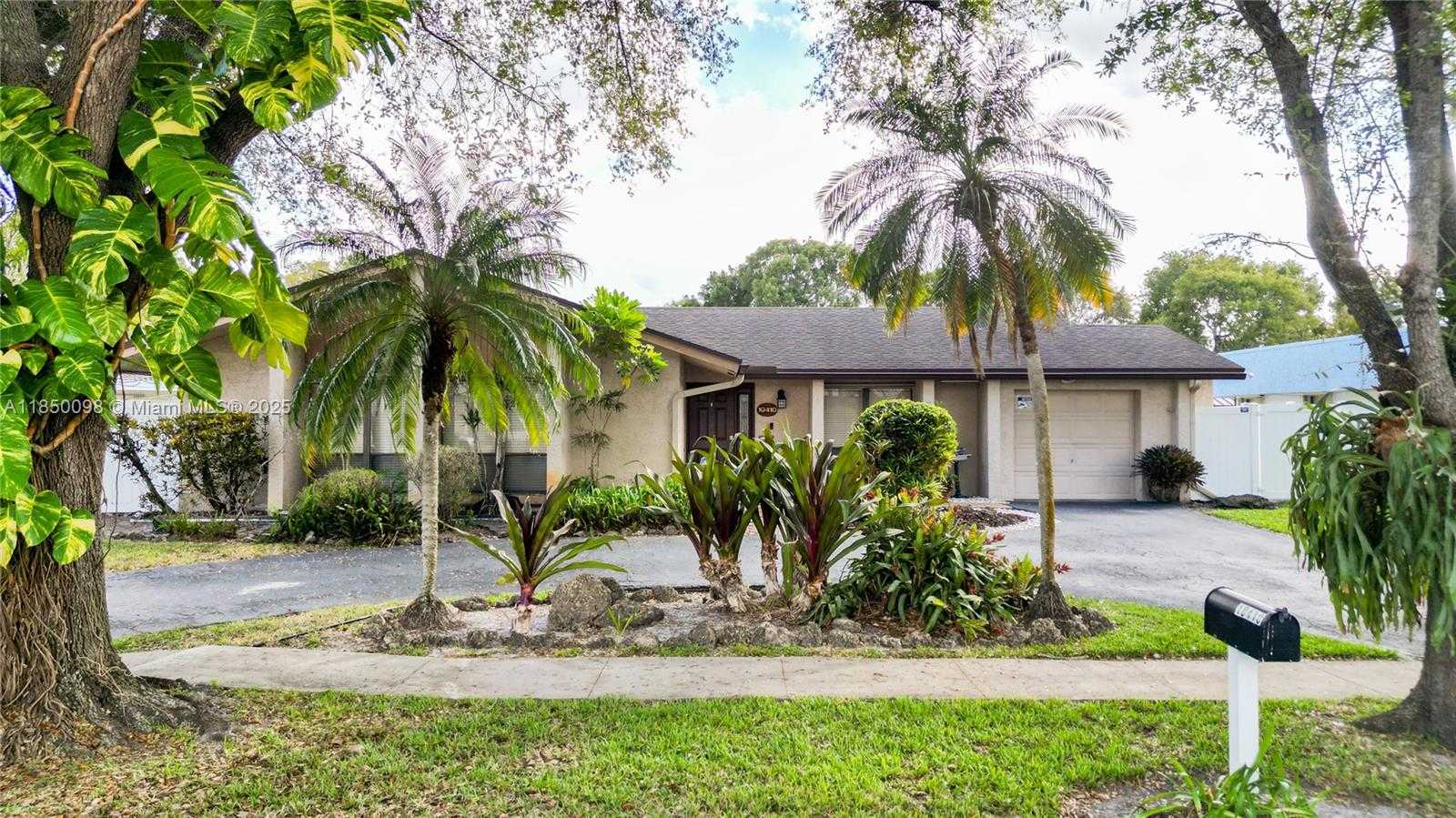 Small Image of 10410 SOUTH WEST 50TH PL, Cooper City Number 2