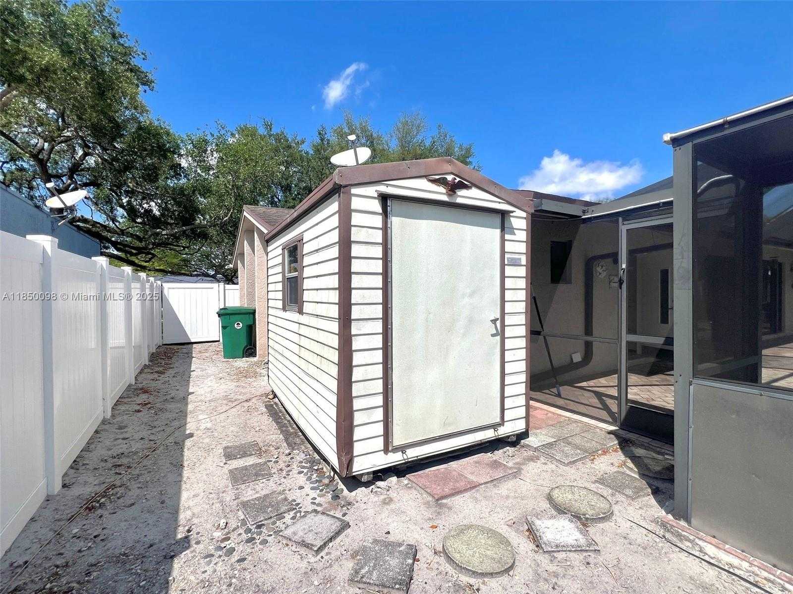 Small Image of 10410 SOUTH WEST 50TH PL, Cooper City Number 32
