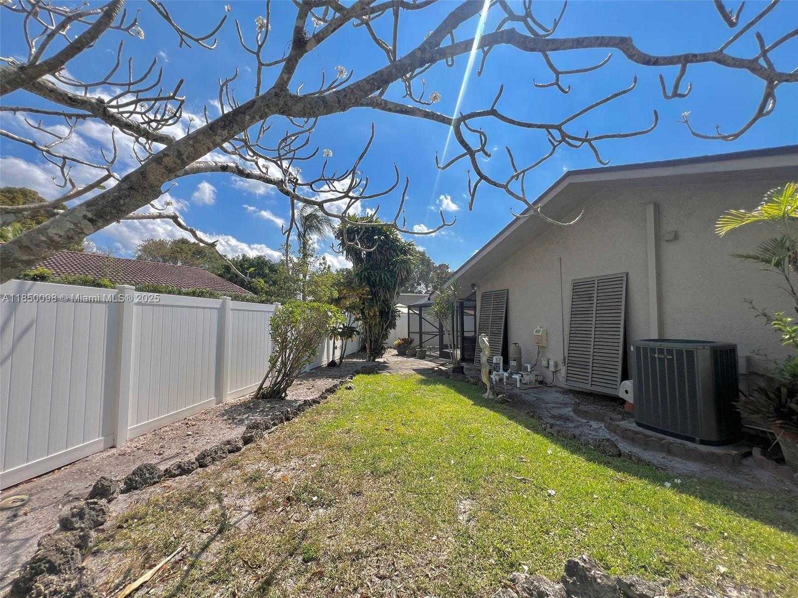 Small Image of 10410 SOUTH WEST 50TH PL, Cooper City Number 36